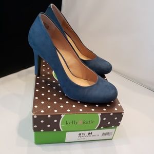 Kate & Kelly Peacock Blue faux suede Heels 6.5